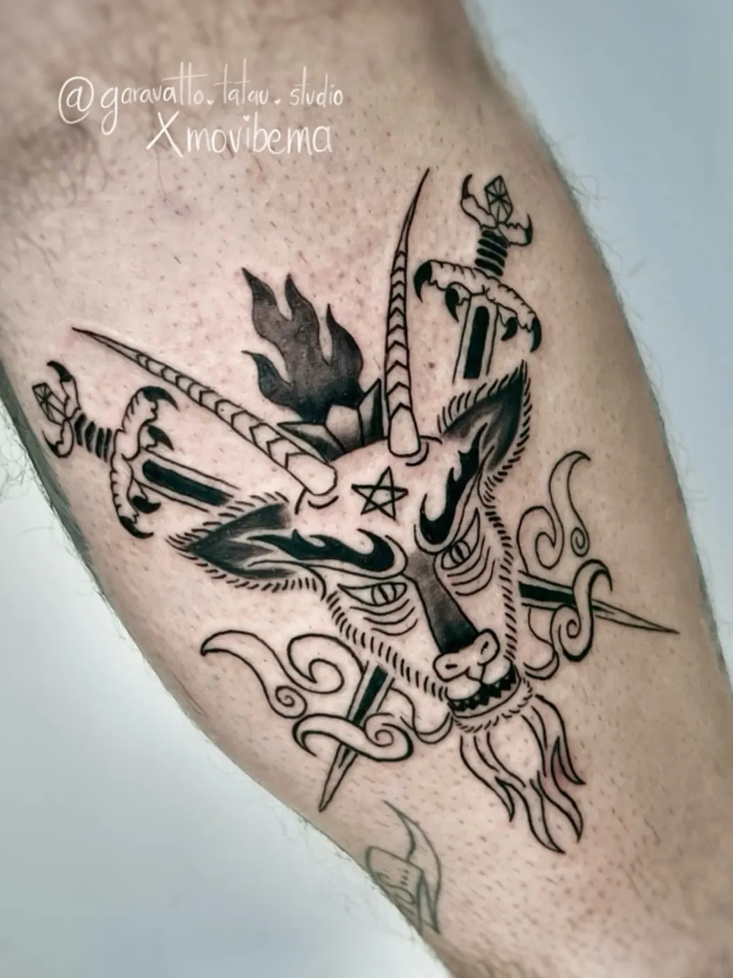 Tatuaje blackwork de cabra por Movibema en Garavatto Bogotá